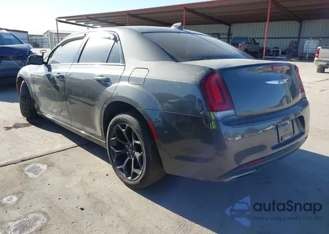 2019 Chrysler 300 300S z USA, uszkodzony, nr VIN 2C3CCABG6KH639099
